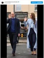 【写真】英ウィリアム皇太子＆キャサリン皇太子妃、ブルーのカップルコーデで北アイルランドを訪問