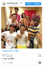 （前列左より）中村正人（ドリームズ・カム・トゥルー）、肥後克広（ダチョウ倶楽部）、寺門ジモン（ダチョウ倶楽部）、（後列左から）上島竜兵さん（ダチョウ倶楽部）、土田晃之、磯山さやか　※「ダチョウ倶楽部」公式インスタグラム