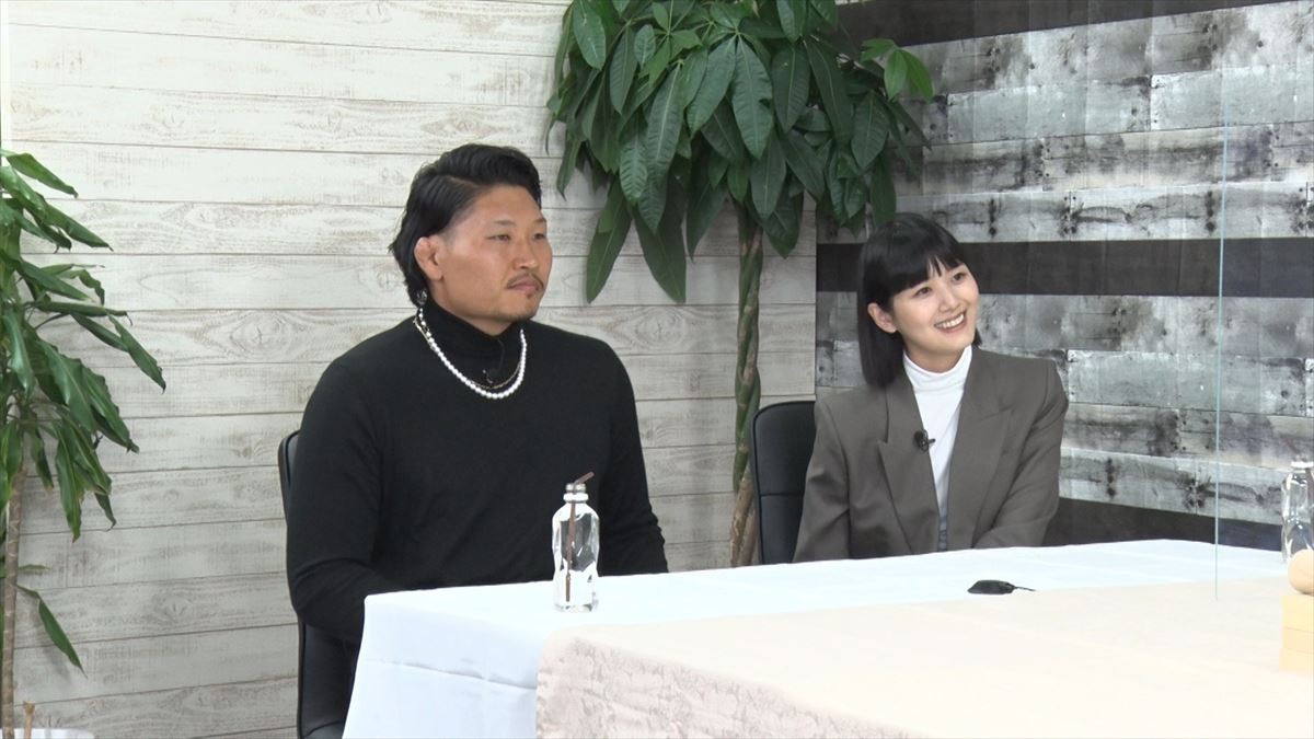 『突然ですが占ってもいいですか?』に出演する(左から)稲垣啓太、新井貴子