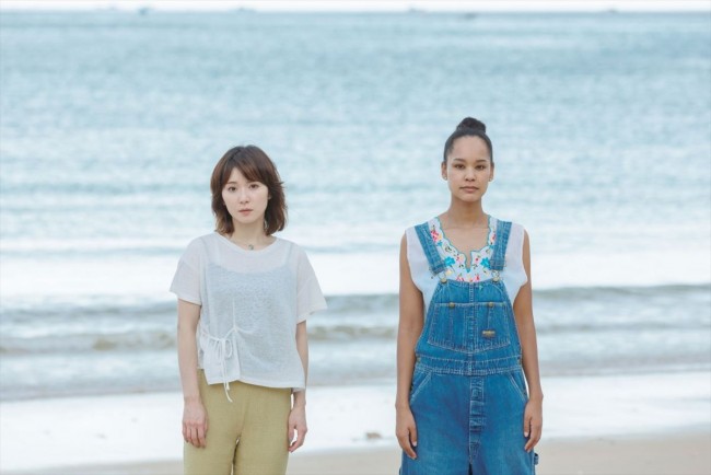 『連続ドラマW　フェンス』に出演する（左から）松岡茉優、宮本エリアナ