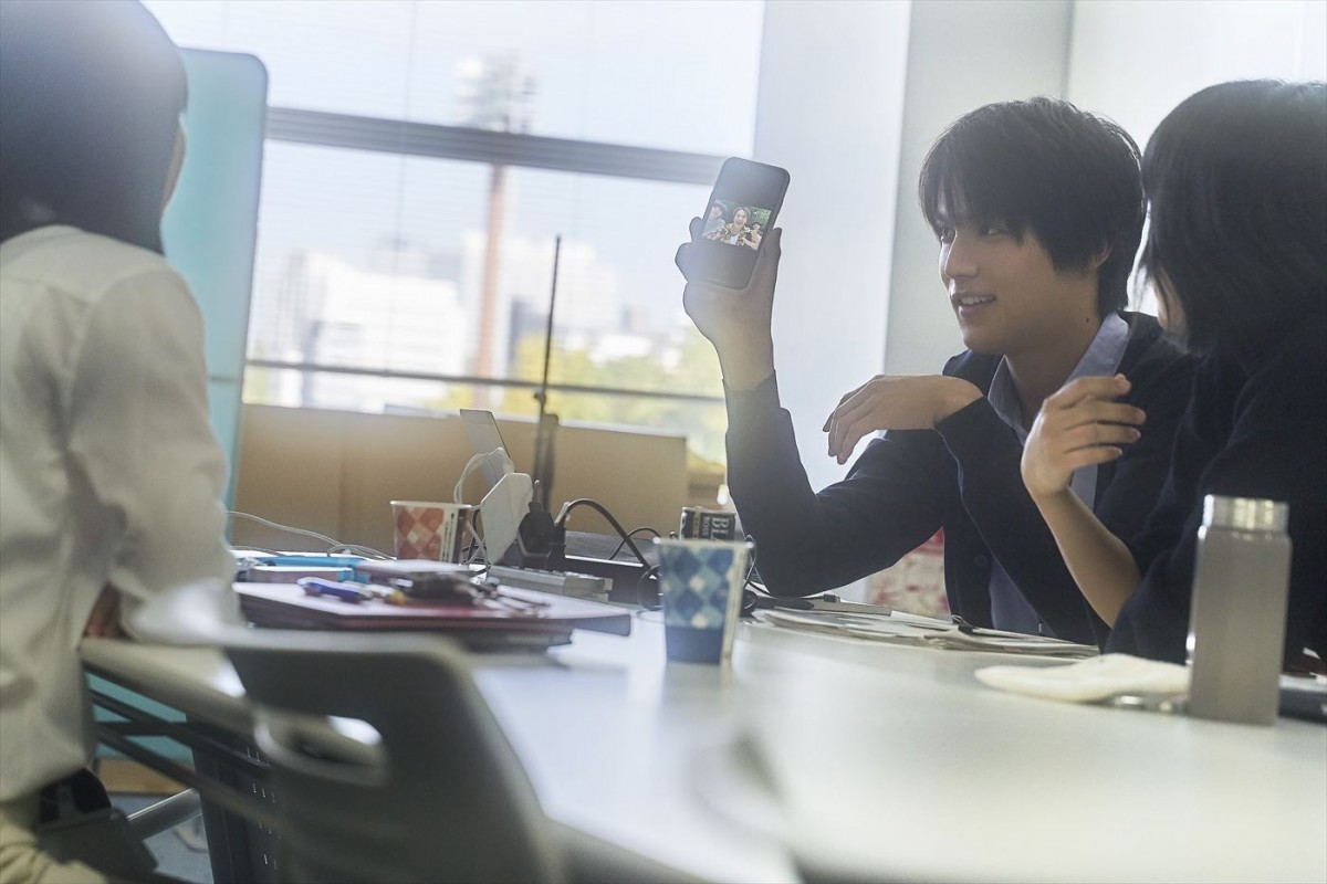 北村匠海×中川大志『スクロール』、来年2.3公開　理想と現実の間で若者たちの想いが交錯する場面写真解禁
