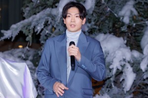 松下洸平、「『WHITE KITTE』白い森を彩る 光と音の点灯式」に登場