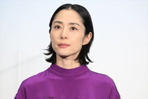 深津絵里、映画『すずめの戸締まり』初日舞台挨拶に登場