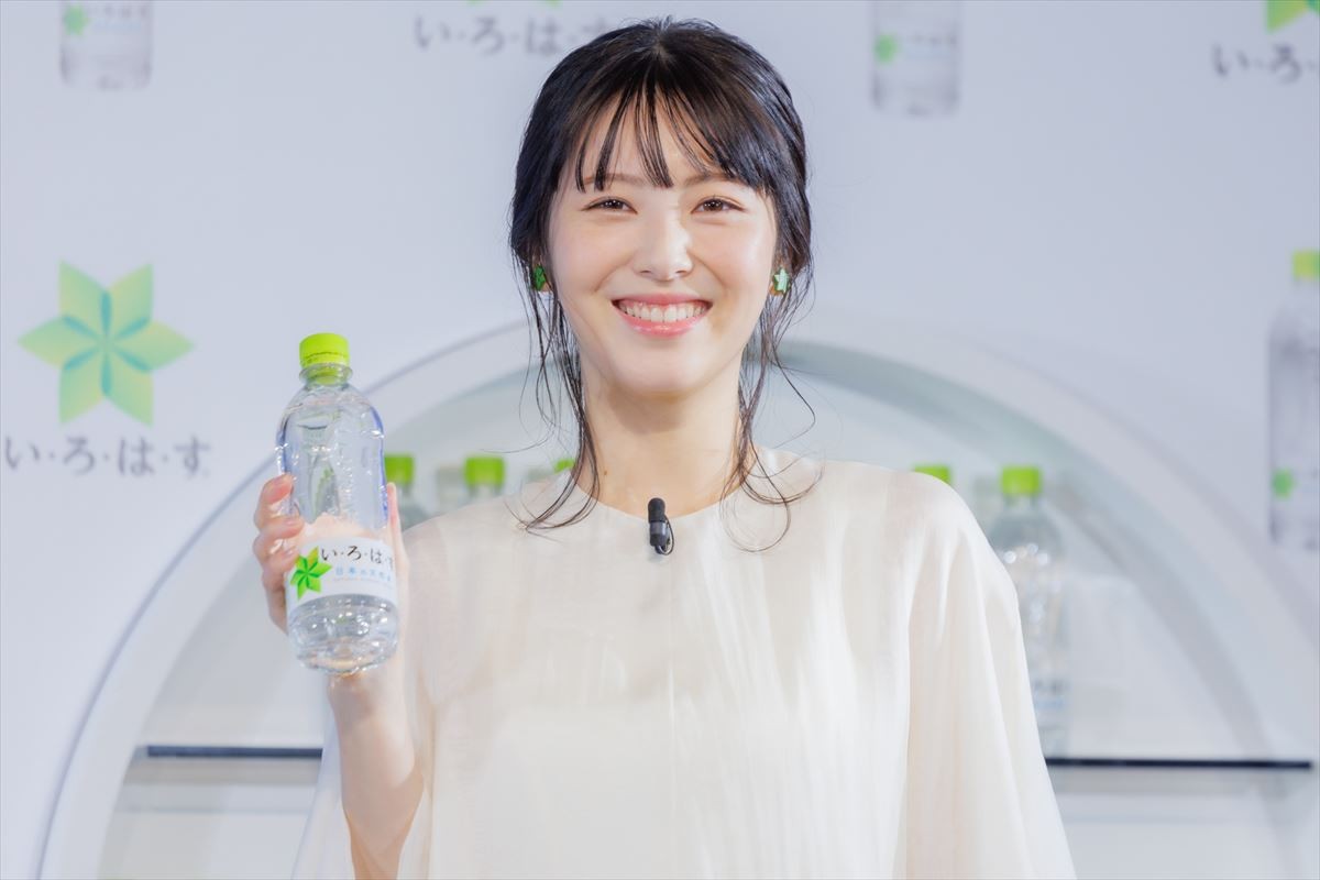 浜辺美波、いまだに持ち続ける幼少期の夢は「家族全員でカシオペア紀行に」