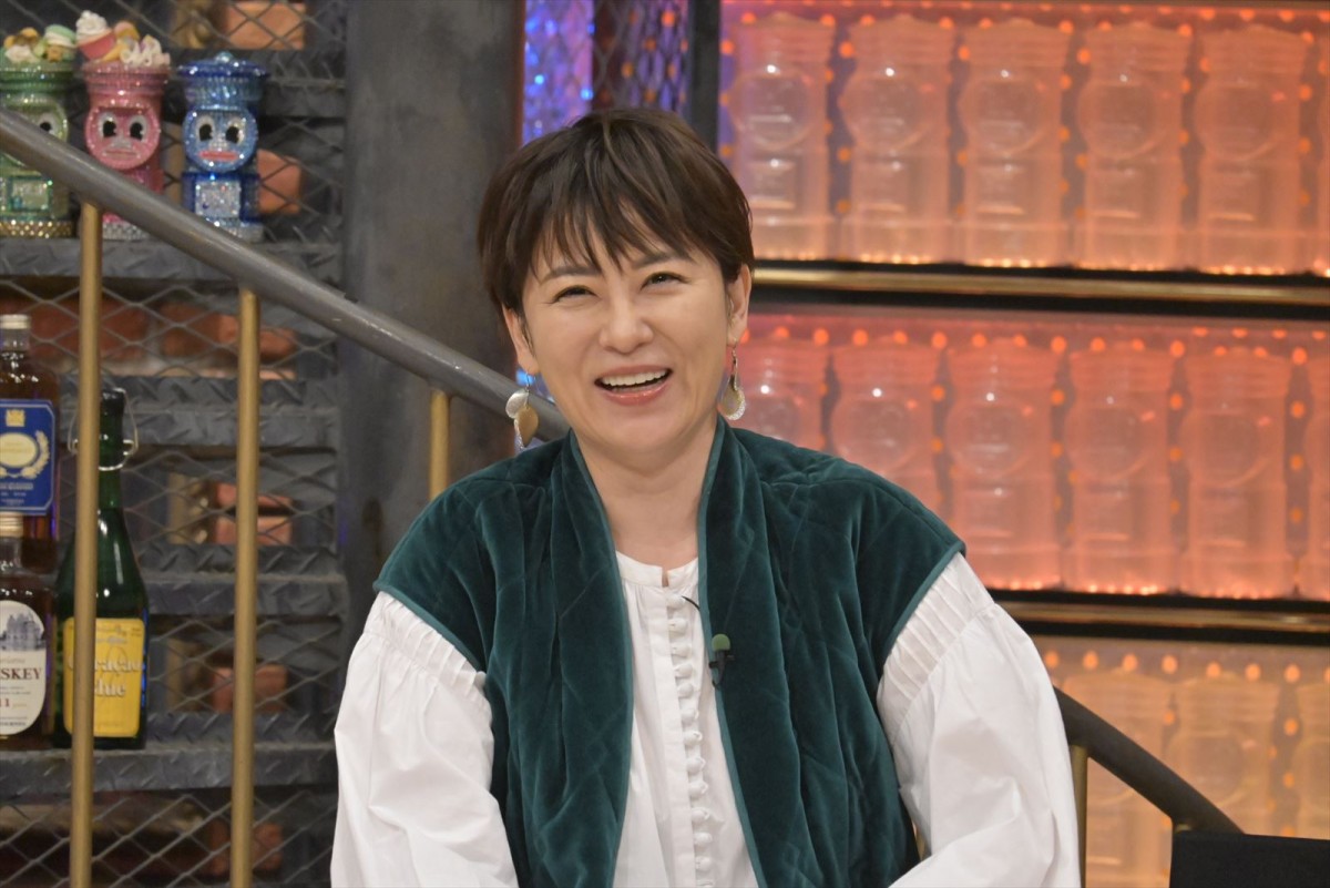 鈴木砂羽や石倉三郎ら、お酒大好き芸能人集合　「下半身だけ着てなかった」「12針縫った」酔いつぶれエピソードが飛び出す