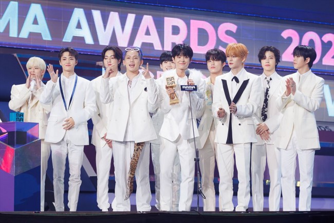 写真）KARA「ミスター」などSPメドレー披露、スキズは2冠達成 「2022