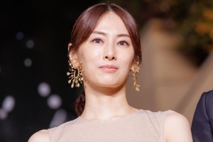 北川景子、映画『ラーゲリより愛を込めて』スノーカーペットイベントに登場