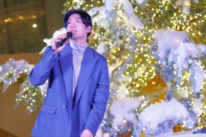 松下洸平、「『WHITE KITTE』白い森を彩る 光と音の点灯式」に登場