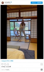 畳の部屋でポーズ　※「カレン・ギラン」インスタグラム