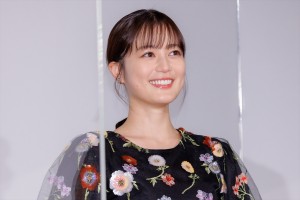 生田絵梨花、映画『Dr.コトー診療所』初日舞台挨拶に登場