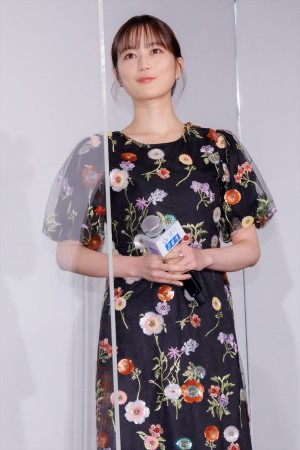 生田絵梨花、映画『Dr.コトー診療所』初日舞台挨拶に登場