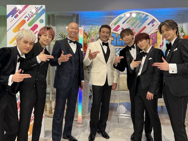 『コムドットって何?』に出演する新庄剛志監督とコムドット