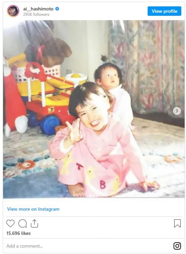 橋本愛 険しい顔 でおなじみ幼少期ショットからレアな笑顔 寝顔を公開し反響 22年1月13日 写真 クランクイン