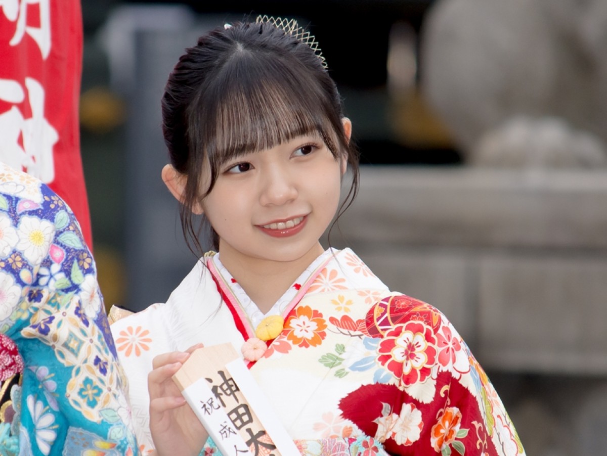 ＜AKB48成人式＞小栗有以・本田仁美ら華やかな振袖姿を披露　“黄金のトライ世代”で「AKB48を引っ張っていきたい」
