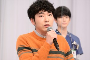 柄本佑、『ドクターホワイト』取材会に登場