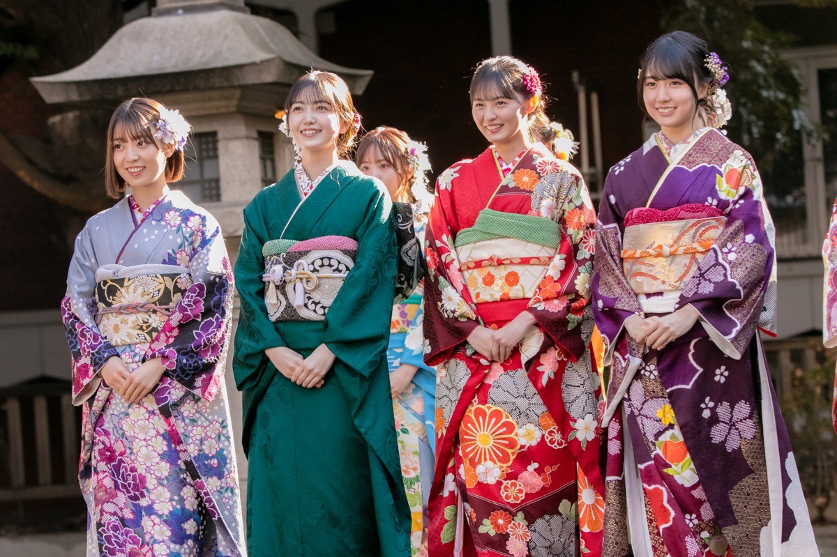 乃木坂46・久保史緒里ら“新・花の2001年組”が新成人　振袖姿お披露目