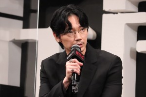 綾野剛、Netflixシリーズ『新聞記者』ワールドプレミアイベントに登場