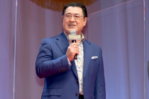 小手伸也、映画『コンフィデンスマンJP　英雄編』ワールドプレミアに登場