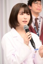 浜辺美波、『ドクターホワイト』取材会に登場