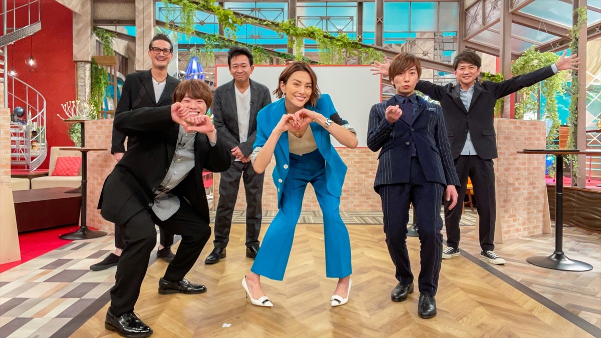 『TOKIOカケル2022新春SP』に出演する(左から)松岡昌宏、大橋和也、城島茂、米倉涼子、河合郁人、国分太一