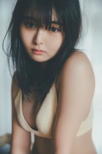 頓知気さきな　『頓知気さきな　CONCEPT ～Collaboration Photo Book～』（KADOKAWA）より