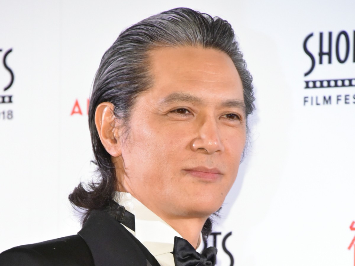 『DCU』阿部寛＆加藤雅也、ダンディで渋い”メンノン”ドラマ初共演ショットに反響