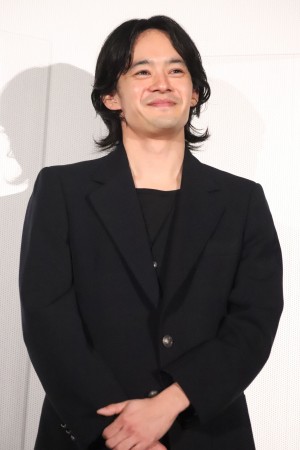 映画『ちょっと思い出しただけ』公開記念舞台あいさつに登壇した池松壮亮