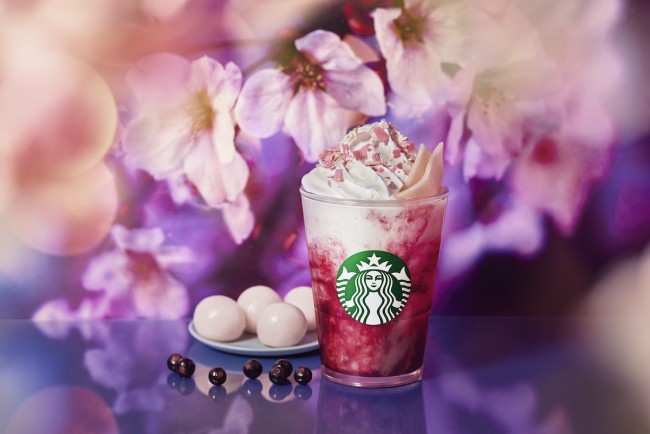 スタバ新作フラペは“幻想的な夜桜”をイメージ！ 「さくらカシス ストロベリー 白玉フラペチーノ」発売