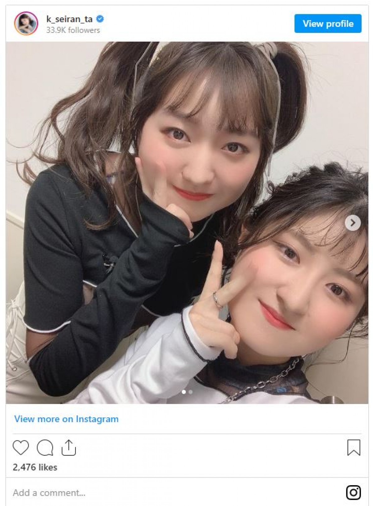 谷花音（左）とY2Kファッションを楽しむ小林星蘭　※「小林星蘭」インスタグラム