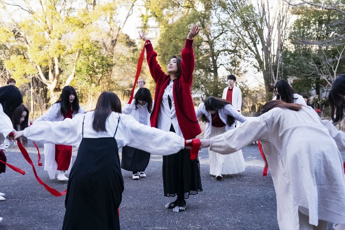 幽霊団地の恐怖！　ラップ現象、踊り狂う住人たち　狂気が加速する『N号棟』特報＆場面写真