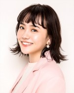 ドラマ『受付のジョー』に出演する松井愛莉