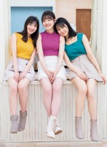 「週刊ヤングジャンプ」（集英社）16号に登場する日向坂46（左から河田陽菜、佐々木美玲、上村ひなの）