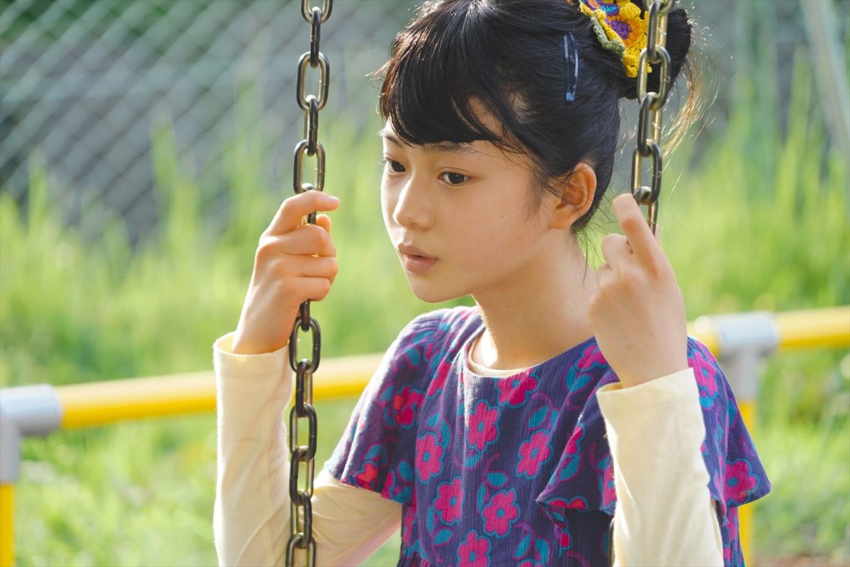 ぎこちない笑顔、交わらない視線　『流浪の月』広瀬すず×松坂桃李を取り巻く人々を写した場面写真