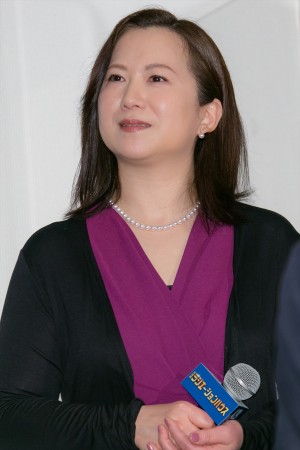 和久井映見、『劇場版ラジエーションハウス』完成披露舞台あいさつに登場