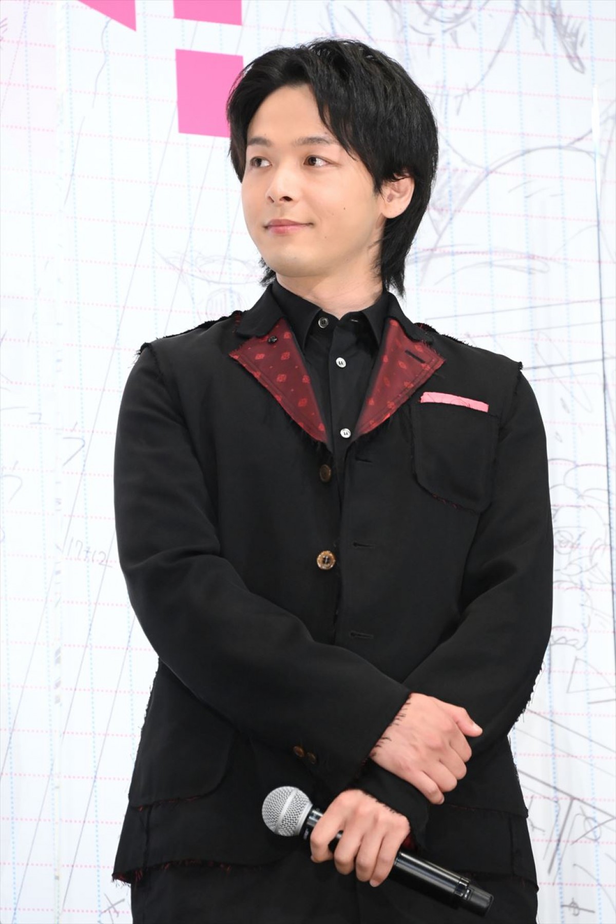 中村倫也、“覇権”で自信あるのは「手を振るスマイル」　実演に吉岡里帆ら大爆笑