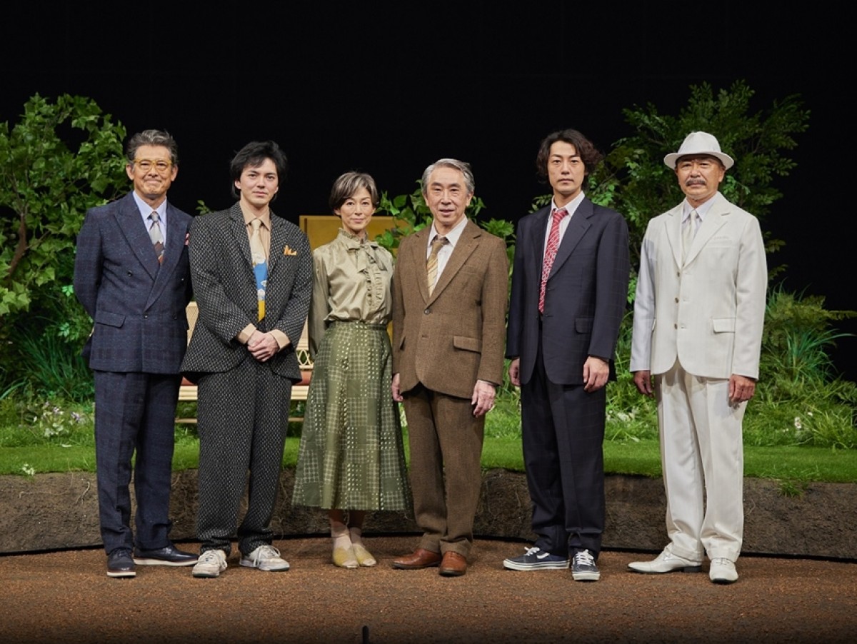 パルコ・プロデュース2022『セールスマンの死』会見に登場した(左から)鶴見辰吾、林遣都、鈴木保奈美、段田安則、福士誠治、高橋克実