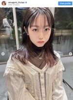 ヘアカラー＆ネイルを公開した峯岸みなみ　※「峯岸みなみ」インスタグラム