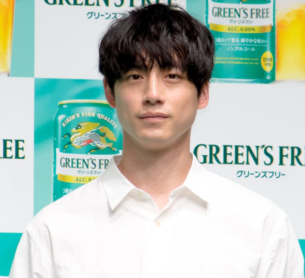 菅野美穂＆坂口健太郎、さわやか白シャツで登場　“大人への新提案”を明かす