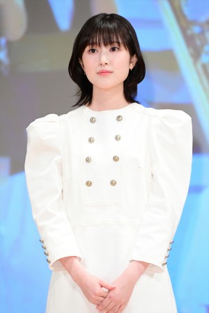 福本莉子、映画『20歳のソウル』完成披露舞台あいさつに登場