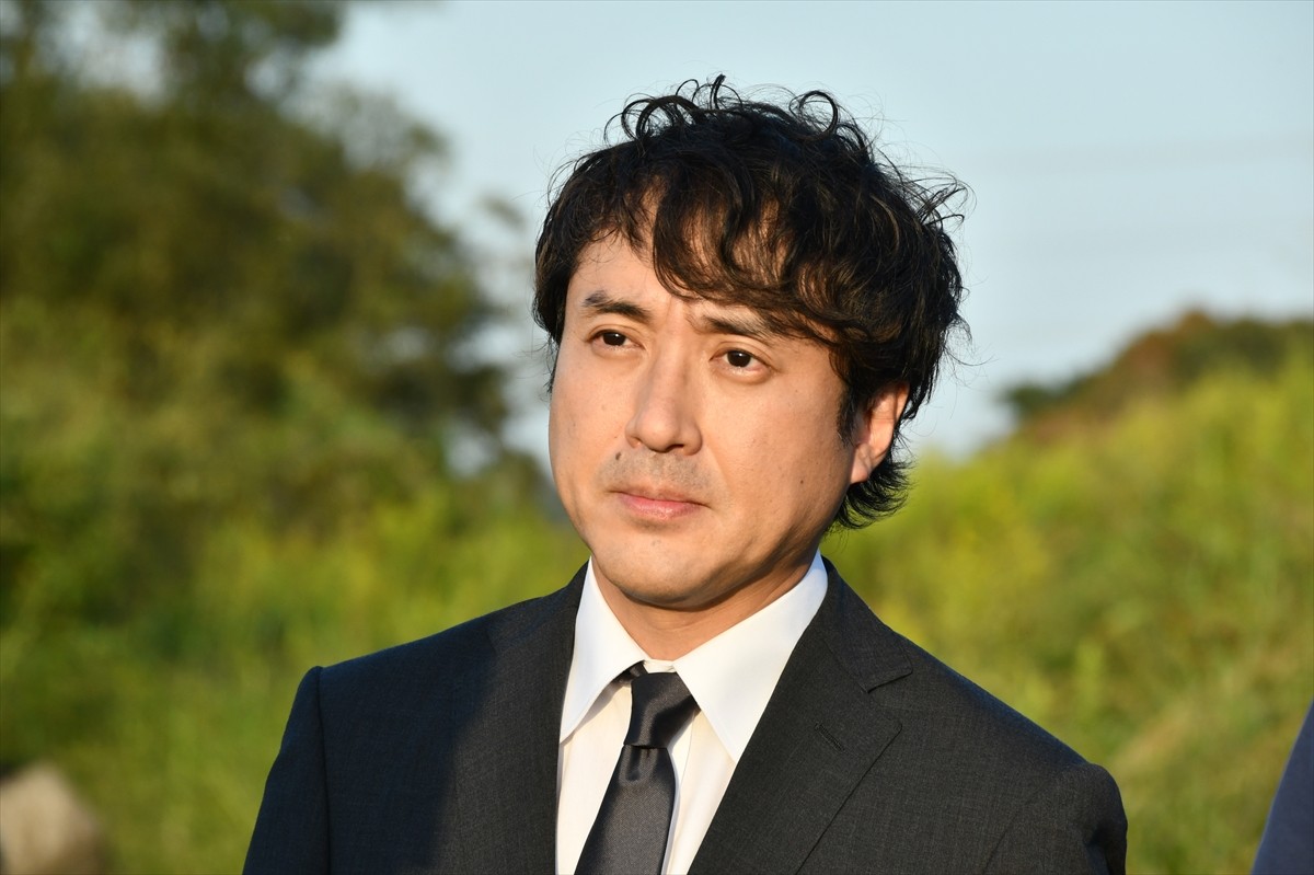ムロツヨシ主演『雨に消えた向日葵』、佐藤隆太の出演発表　失踪した娘を懸命に捜索する父親役
