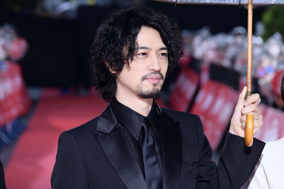 斎藤工、『シン・ウルトラマン』は「言語化できないすばらしさ」　長澤まさみらとレッドカーペットに登場