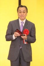 『第47回菊田一夫演劇賞』授賞式より、菊田一夫演劇賞を受賞した佐藤B作
