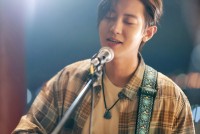 EXO・チャンヨル、映画初主演　『ぼくの歌が聴こえたら』弾き語りシーンのメイキング映像