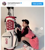 森咲智美、超ミニスカ＆ハイソックスのゴルフコーデを披露　※「森咲智美」インスタグラム