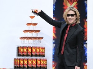 YOSHIKI、新製品「Real Gold X／Y」発表会に登場