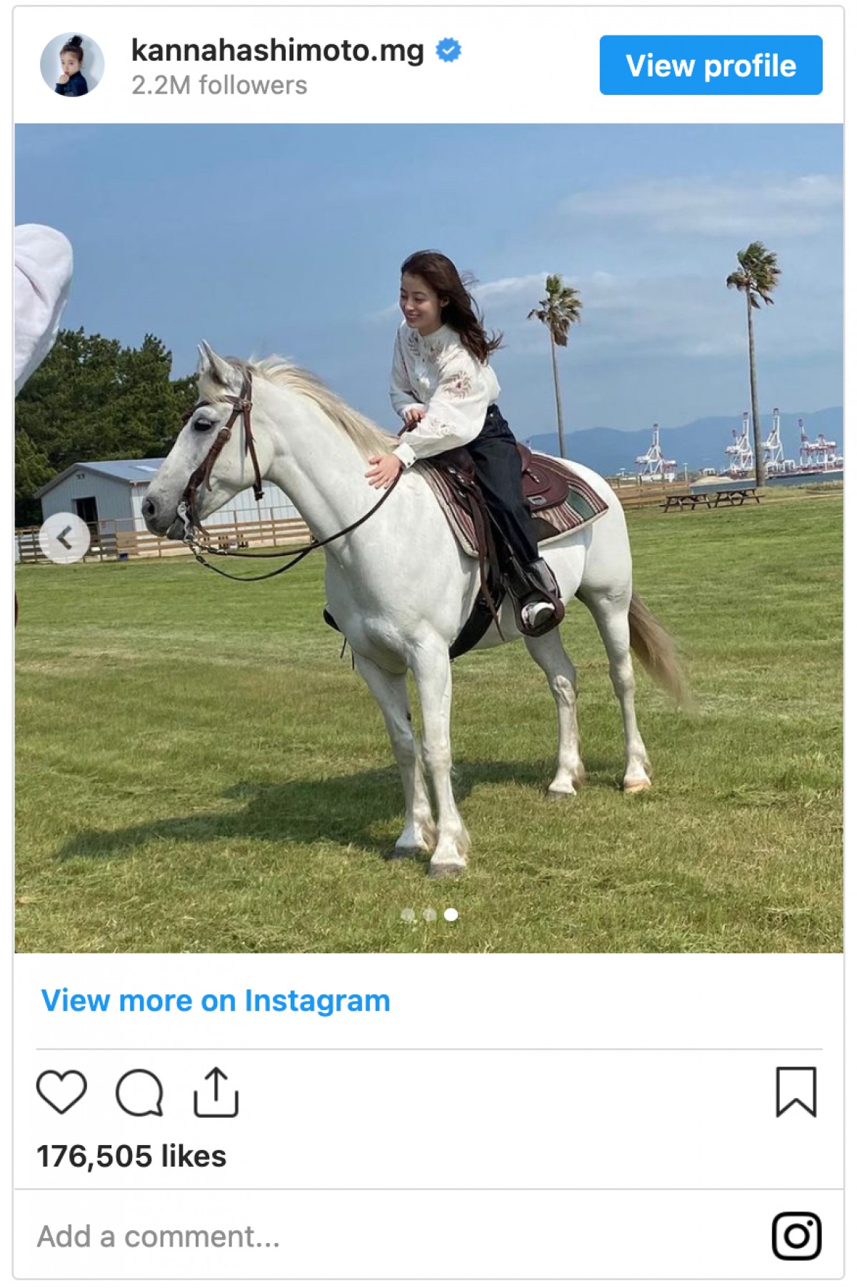 橋本環奈、“初めての海岸乗馬”に挑戦　「お姫様」「かわいい」と反響