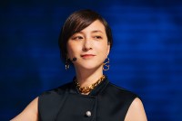 ドラマ『ユニコーンに乗って』に出演する広末涼子