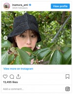 さくらんぼ狩りを楽しむ稲村亜美　※「稲村亜美」インスタグラム