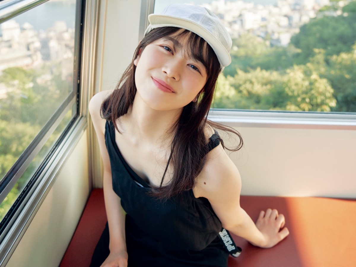 日向坂46・丹生明里、1st写真集の重版が決定 新規カット公開