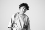 『連続ドラマW 雨に消えた向日葵』（WOWOW）で主演を務めるムロツヨシ